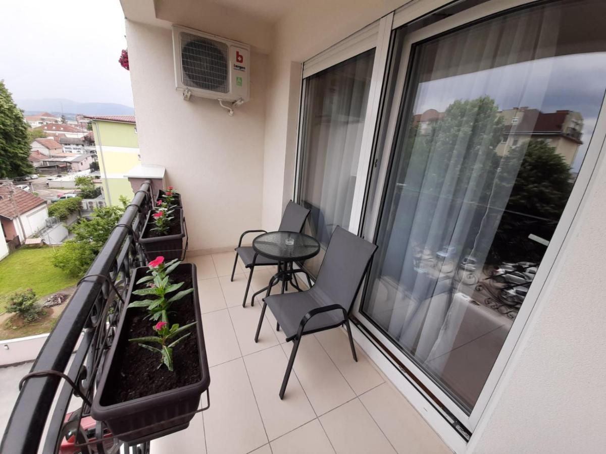 Apartamento San Čačak Exterior foto