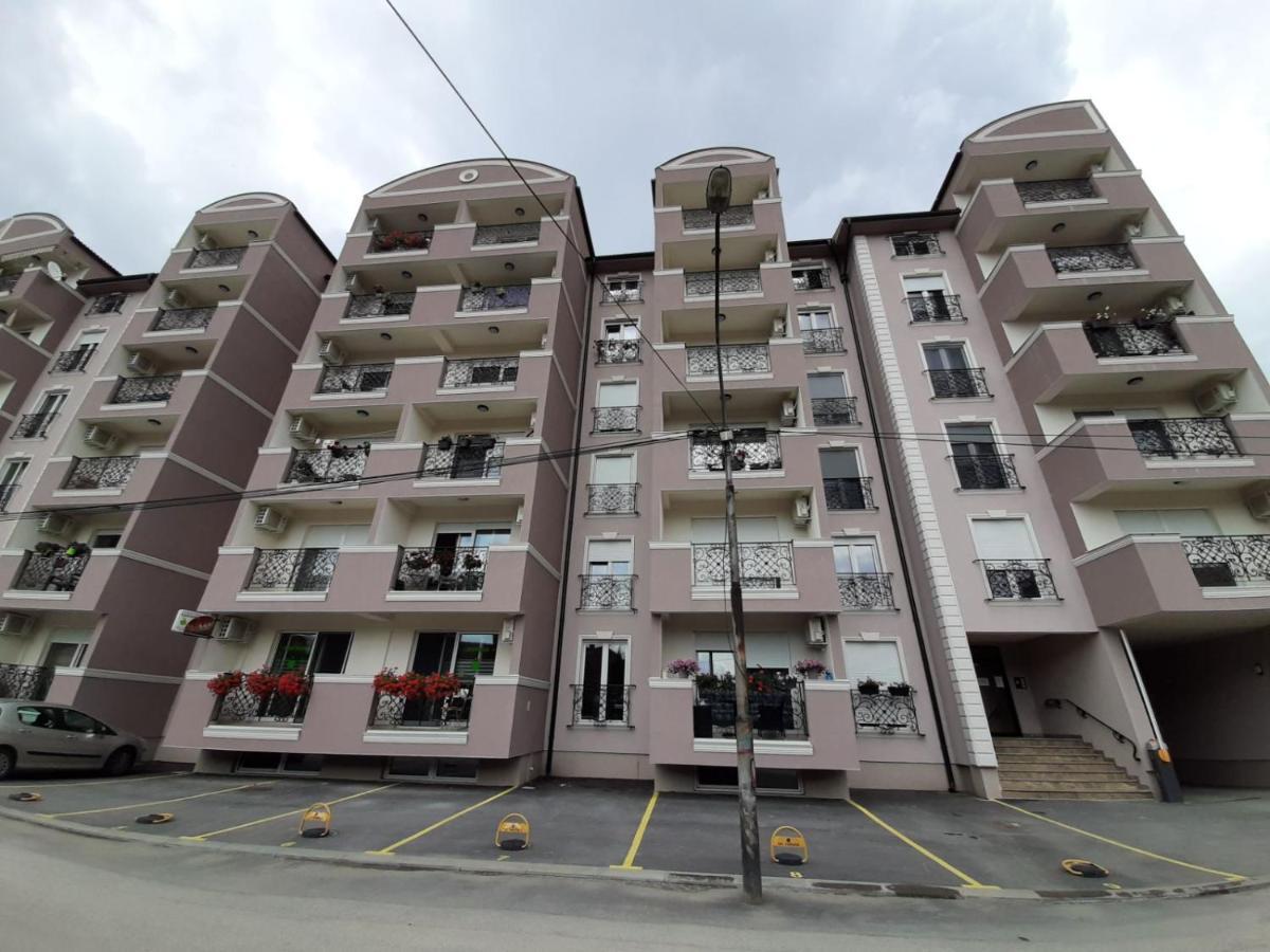 Apartamento San Čačak Exterior foto