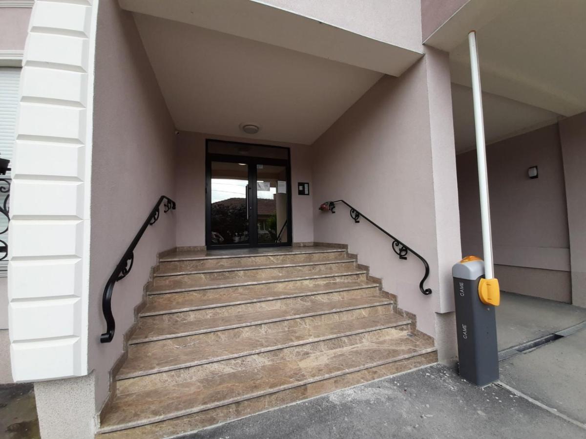 Apartamento San Čačak Exterior foto